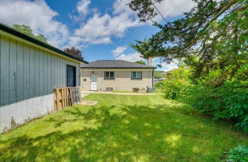 Westland House | Westland Home w/Yard ~ 20 Mi to Downtown Detroit!
