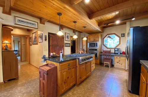 Victor Cabin | Westside 4-bdrm cabin between Hamilton & Victor with WiFi, AC. Enjoy your stay