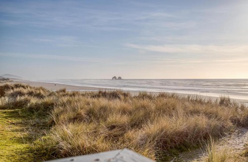 Rockaway Beach House | Whale Watcher Condo 1 - Meredith Lodging