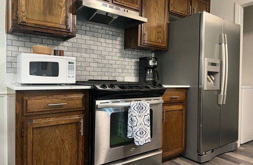 Yukon House | Where Buffalo Roam. Sleeps 5. Wi-fi. Fenced yard.