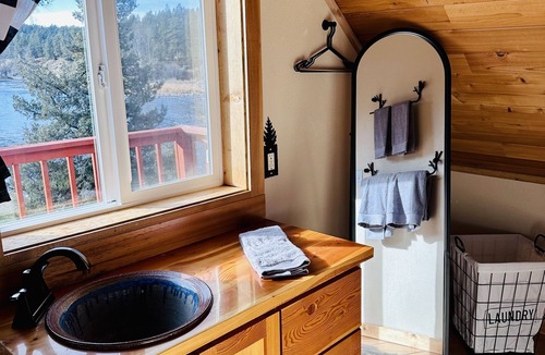 Columbus Cabin | Where The Wild Things Are- Blue Ribbon Fly Fishing Cabin & No Lift Line Skiing