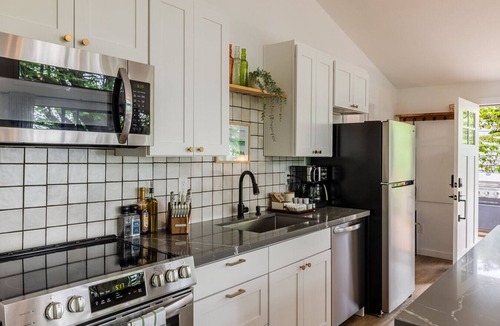 Clinton Cabin | Whidbey Island A-Frame 2BR | Beach Access | Sauna