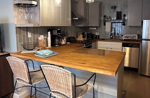 Washington House | Whimsical 2-Bedroom Nest Near Downtown and the Waterfront