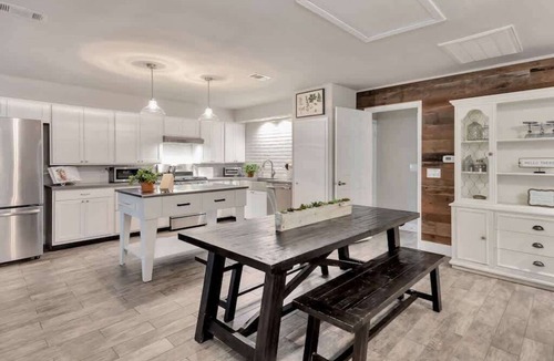 Dripping Springs House | Whispering Oaks | Private Retreat Near Mercer St