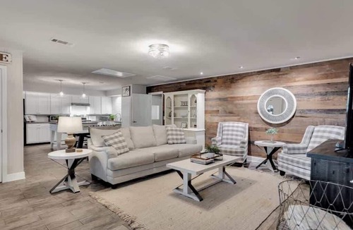Dripping Springs House | Whispering Oaks | Private Retreat Near Mercer St