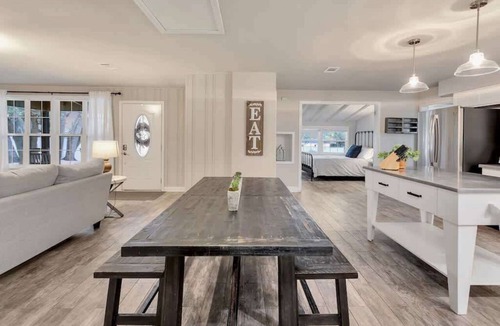 Dripping Springs House | Whispering Oaks | Private Retreat Near Mercer St