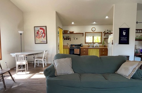 Salmon House | White Horse House -In town with nice views