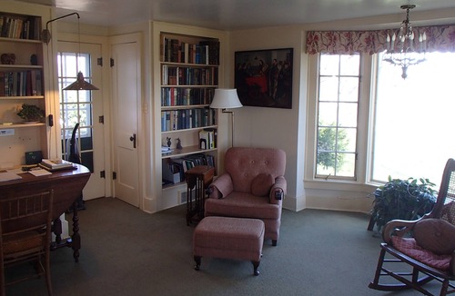 Coon Rapids Bed & Breakfast | Whiterock Conservancy - Garden Room in the Historic Garst Farmhouse