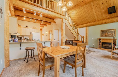 Eureka Cabin | Whitetail Cabin – Glen Lake Views | Pool Table