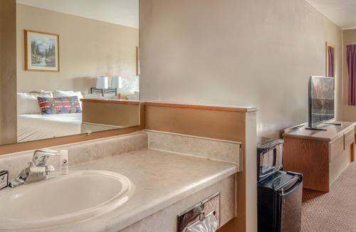 Big Sky Hotel | Whitewater Inn