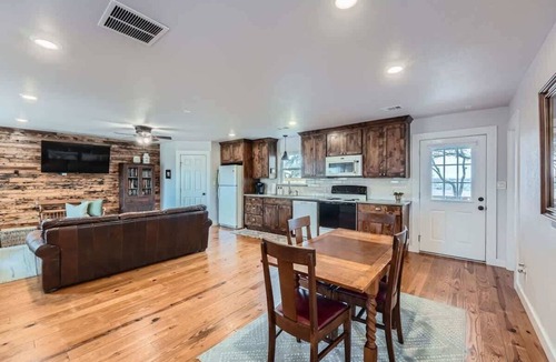 Georgetown House | Wilbarger Villa-Sunsets Overlooking SWU & Downtown