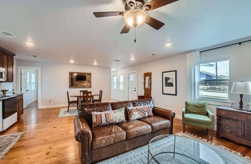 Georgetown House | Wilbarger Villa-Sunsets Overlooking SWU & Downtown