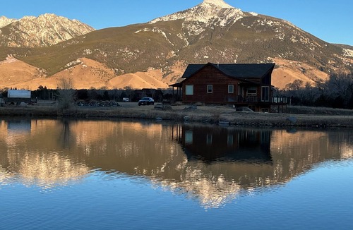 Emigrant House | Wild Rose River Level Apartment With Private Acre Pond