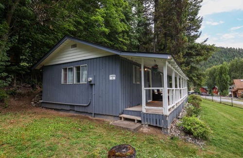 Colville Cabin | Wilderness West Resort Cabin 4