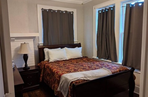 Vollintine-Evergreen Apartment | Willett 1 Adorable Two bedroom