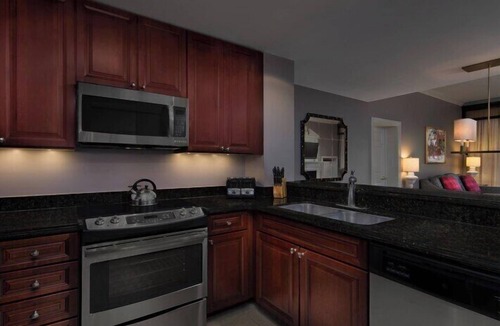 Berkeley Condo | Williamsburg | Family Historic Adventure | Pool + Golf | 2BR