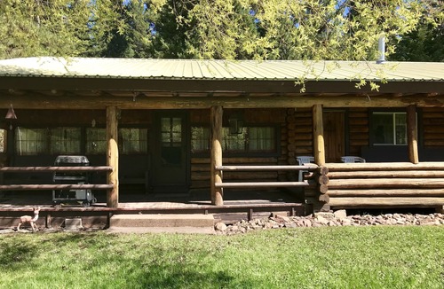 Seeley Lake Cabin | Willow @ Seven Timbers-Log cabin with lake access in beautiful forested setting