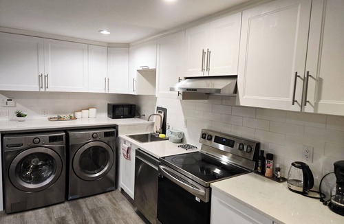 Surrey House | Willow Stay-Private 2-Bedroom Suite