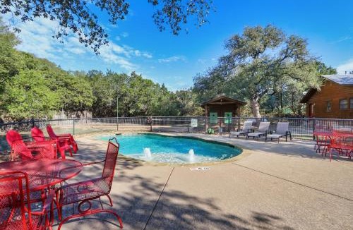 Wimberley Apartment | Wimberley Log Cabins Resort and Suites- Unit 5
