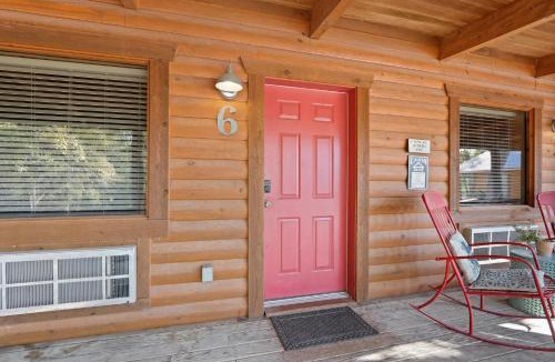 Wimberley Apartment | Wimberley Log Cabins Resort and Suites- Unit 6