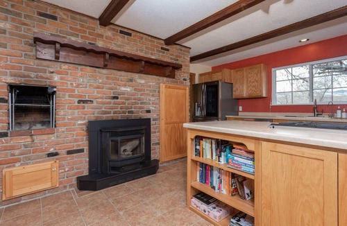 Lander House | Wind River Place - with Hot Tub, Mountain views!