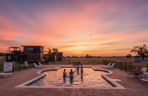 Fredericksburg Cottage | Wine Country · Hot Tub, Pool, Fire Pit & Wineries