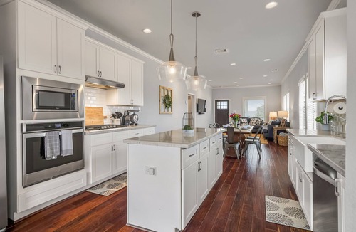 Fredericksburg House | Winery Retreat | Pools, Hot tubs & Near Luckenbach