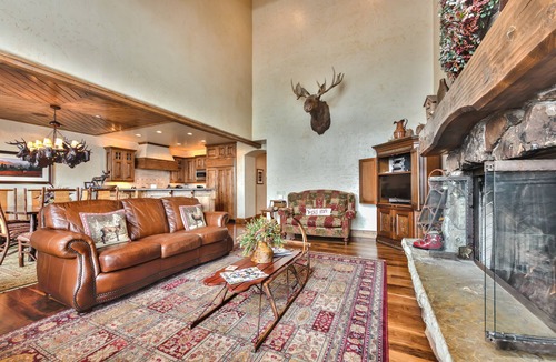 Empire Pass House | Winter Adventure Awaits: Luxury Mountain Design, Hot Tub & Shuttle Access!