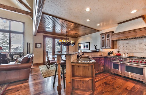 Empire Pass House | Winter Adventure Awaits: Luxury Mountain Design, Hot Tub & Shuttle Access!