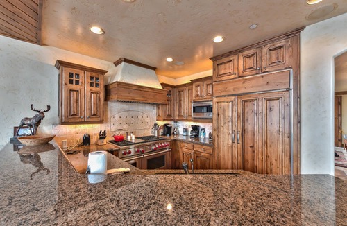 Empire Pass House | Winter Adventure Awaits: Luxury Mountain Design, Hot Tub & Shuttle Access!