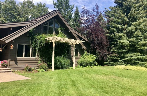 Hailey House | Winter Wonderland! 10 minutes to lifts! Perfect for a family or friend getaway!