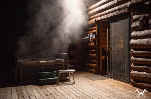Gallatin Gateway Cabin | Winter Wonderland Cabin! Sleeps 12! Awesome Hot Tub and Fireplace!