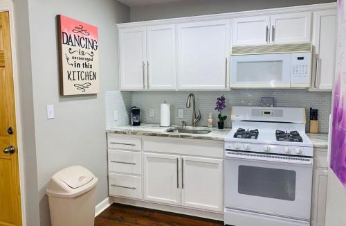 Kyle Apartment | Witte Wonderland - Separate Garage Apartment!