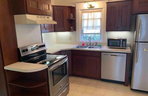Springfield House | Wittenberg Stadium 3-bed 2-bath Residential Home