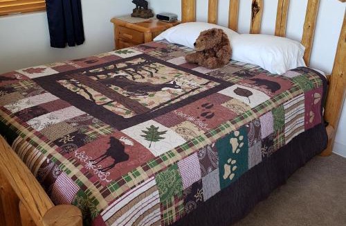 Etna Hotel | Wolf Den Log Cabin Motel and RV Park