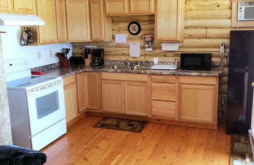 Etna Hotel | Wolf Den Log Cabin Motel and RV Park