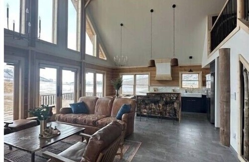 Lava Hot Springs House | Wolf Lodge Retreat