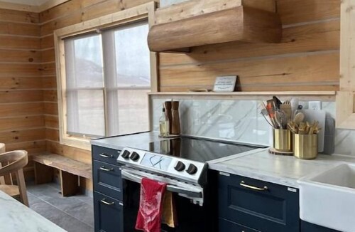 Lava Hot Springs House | Wolf Lodge Retreat