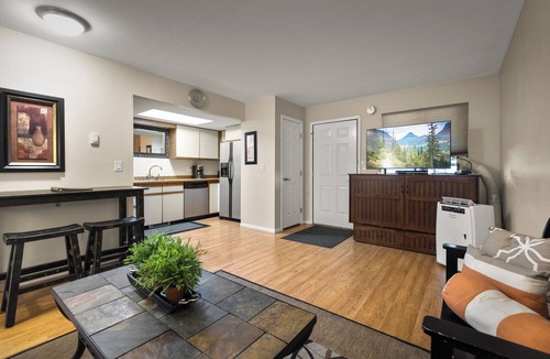 Whitefish Condo | Wonderful downtown condo! 2 blocks to all shops and restaurants