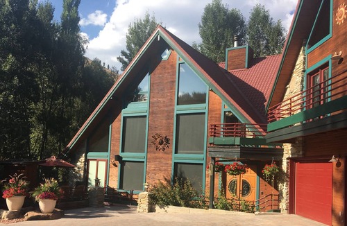 Warm Springs Cabin | Wonderful location! Walk to ski, hike! Nov15-April 15 Only 30 day rental