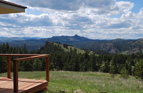 Cascade House | Wonderful mountain cabin minutes from some of finest fly fishing on the Missouri
