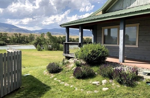 Livingston Cottage | Wonderful River Cottage with Great Hiking Trails in Montana
