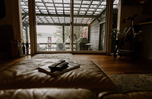 Hauser Cabin | Woodland Beach Drive Lake House