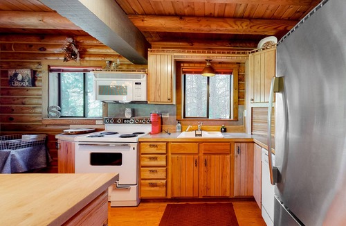New Meadows Cabin | Woodland Chalet | Cabin in New Meadows with grill, deck, fireplace & W/D