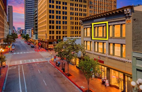 Gaslamp Quarter House | Woolworth Loft - Stylish Gaslamp Stay and Sleeps 8!