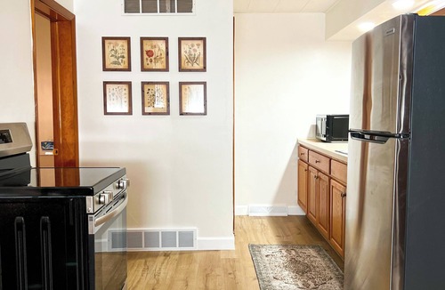 Butler House | Work. Wander. Welcome. Furnished 30+ Night Stay in the Heart of Downtown Butler