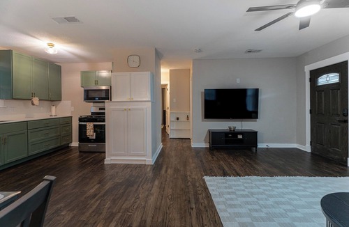 Central Arlington House | World Cup Home Base - 2BR + Large Private Yard - Walk to Stadium