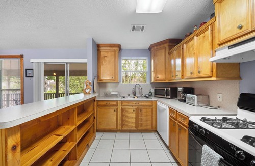 Memorial Apartment | World Cup Ready 3BR Home Sleeps Groups Energy Corridor