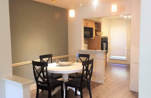 Uptown Apartment | World Cup Retreat | Walk to Galleria