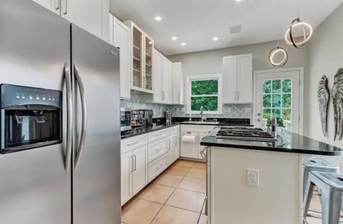 Underwood Hills House | World Cup Retreat with Sauna, Parking, Sleeps 6-8, Upper Westside-Buckhead